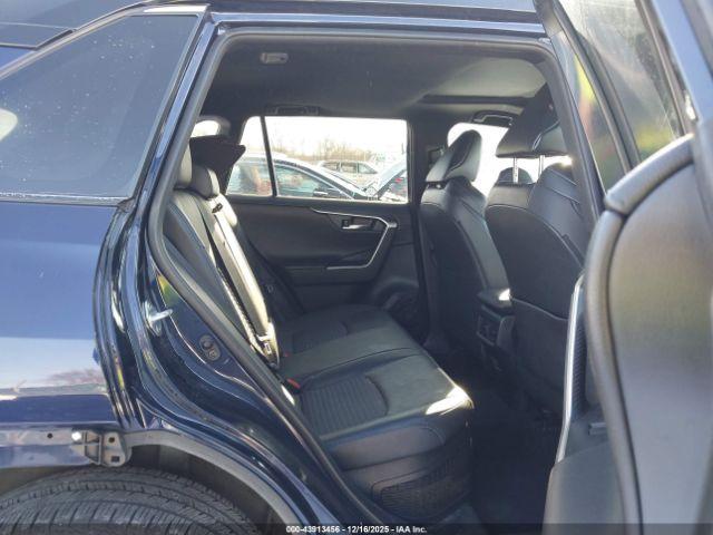 Toyota RAV4 Xse Image 16