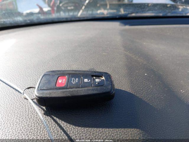 Toyota RAV4 Xse Image 8