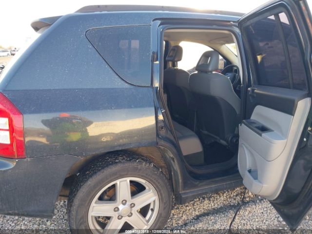 Jeep Compass Sport Image 2