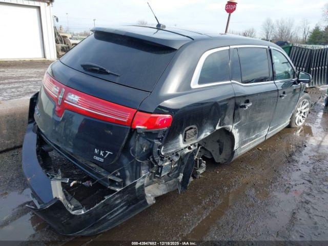 Lincoln MKT Livery Image 12