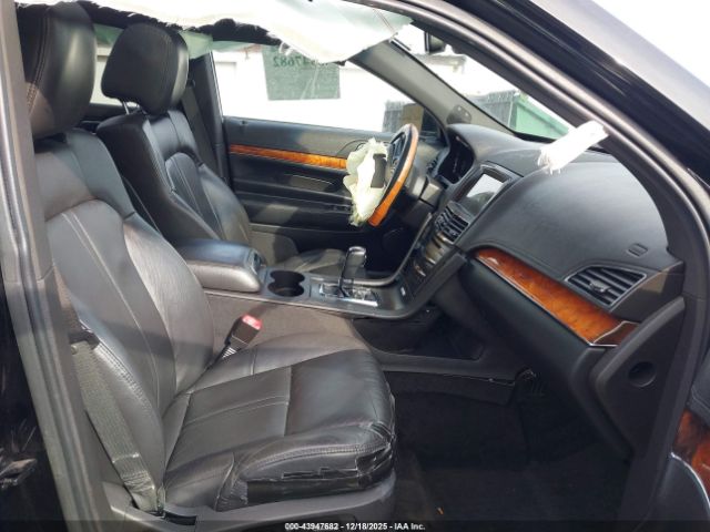 Lincoln MKT Livery Image 2