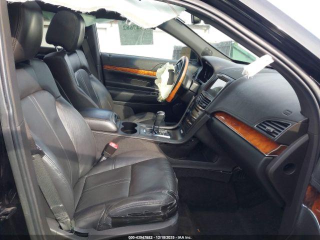 Lincoln MKT Livery Image 2