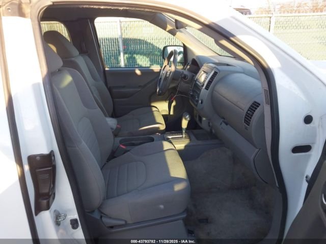 Nissan Frontier S Image 8