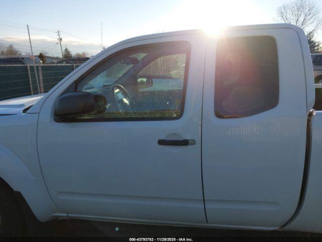 Nissan Frontier S Image 16