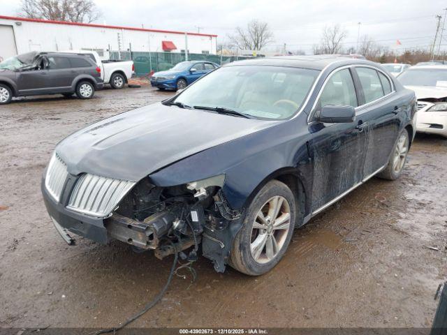 Lincoln MKS Image 9