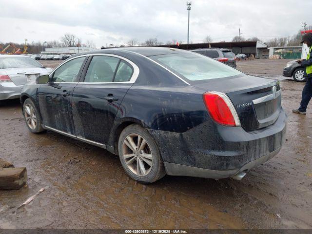 Lincoln MKS Image 11