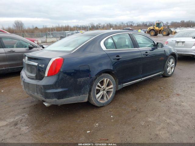 Lincoln MKS Image 10