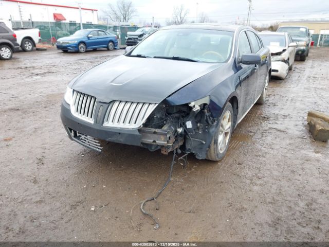 Lincoln MKS Image 12