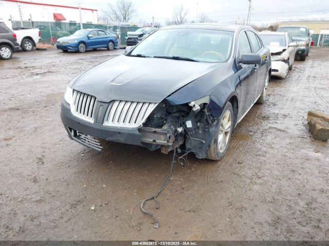 Lincoln MKS Image 12
