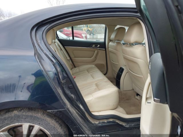 Lincoln MKS Image 14