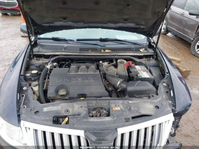 Lincoln MKS Image 16