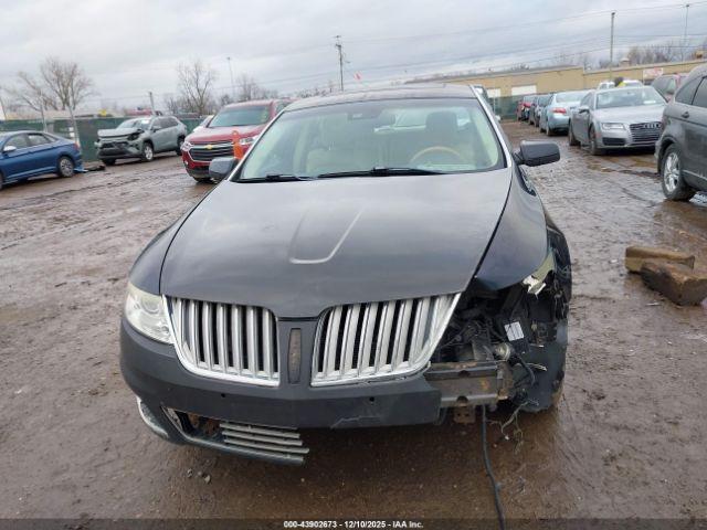 Lincoln MKS Image 3