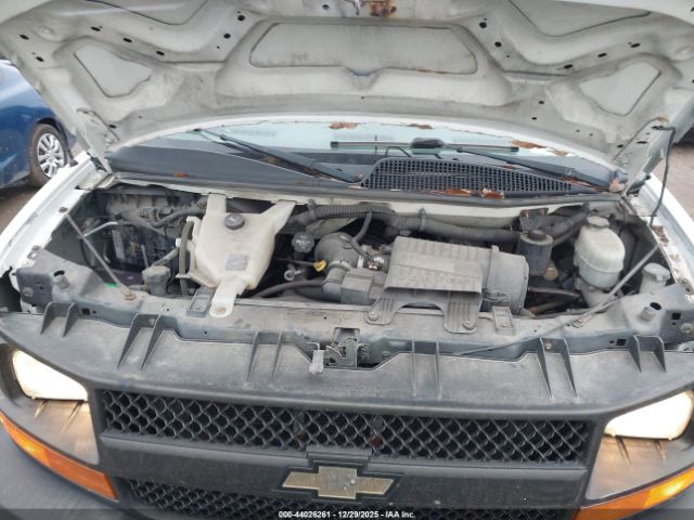 Chevrolet Express Work Van Image 7