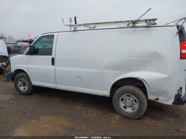 Chevrolet Express Work Van Image 11