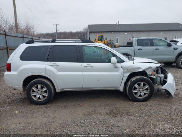 Mitsubishi Endeavor Image 14