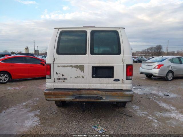 Ford E-250 Image 16