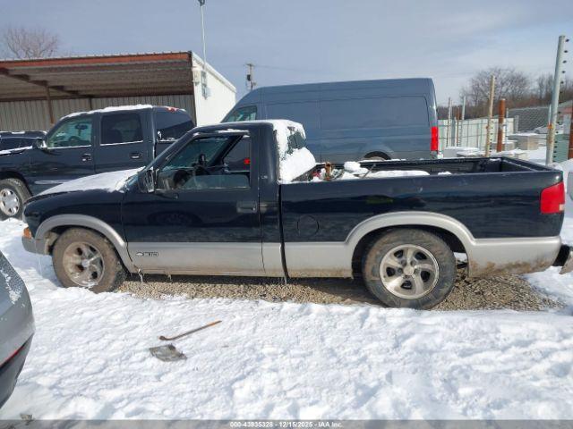 Chevrolet S-10 Ls Fleetside Image 13