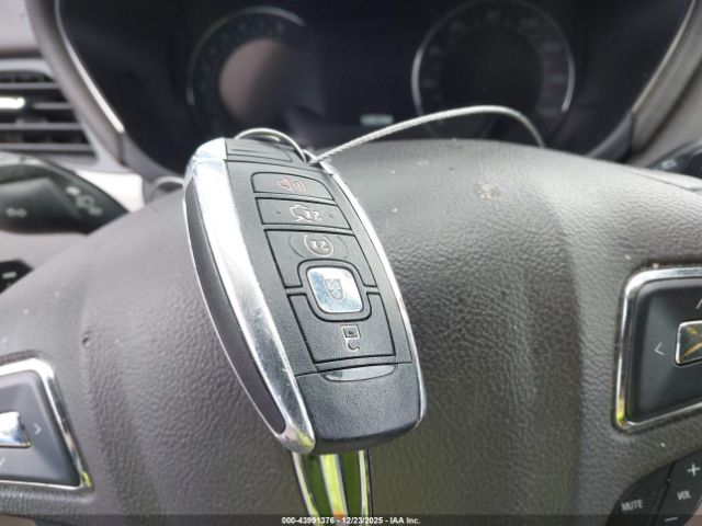 Lincoln MKC Premiere Image 2