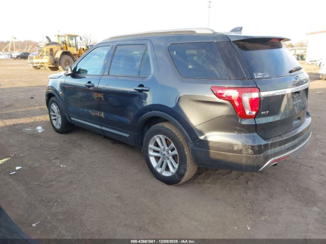 Ford Explorer Xlt Image 3