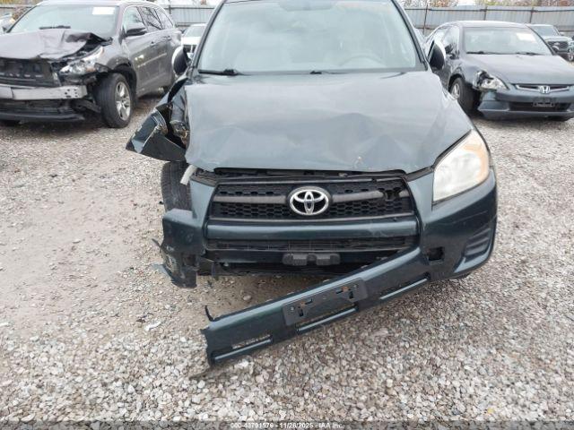 Toyota RAV4 Image 12