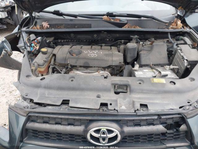 Toyota RAV4 Image 4