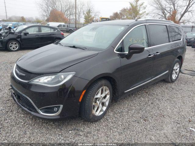 Chrysler Pacifica Touring-l Plus Image 3
