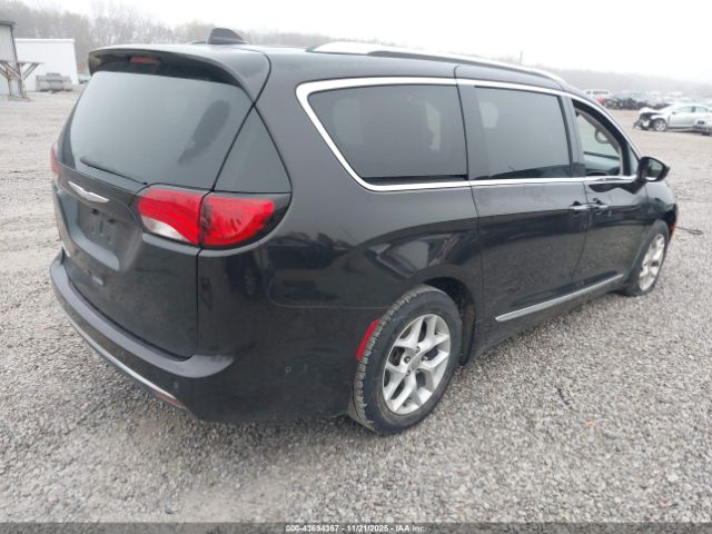 Chrysler Pacifica Touring-l Plus Image 2