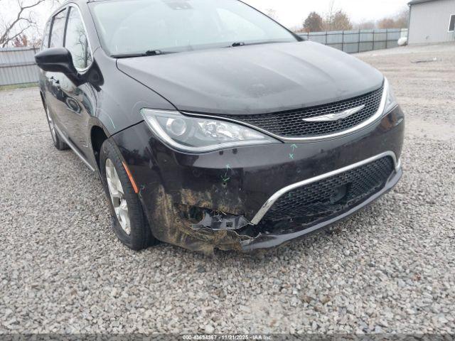 Chrysler Pacifica Touring-l Plus Image 4