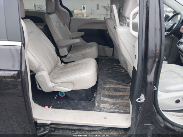 Chrysler Pacifica Touring-l Plus Image 7