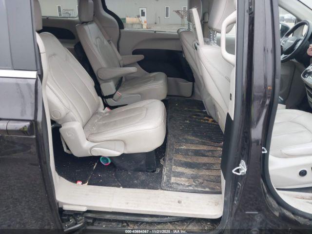 Chrysler Pacifica Touring-l Plus Image 7