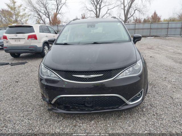 Chrysler Pacifica Touring-l Plus Image 11