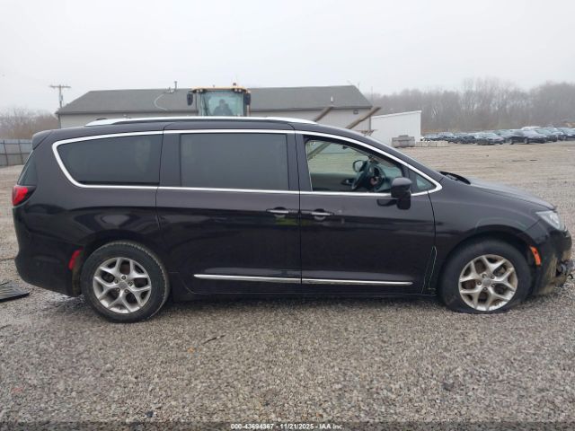 Chrysler Pacifica Touring-l Plus Image 9