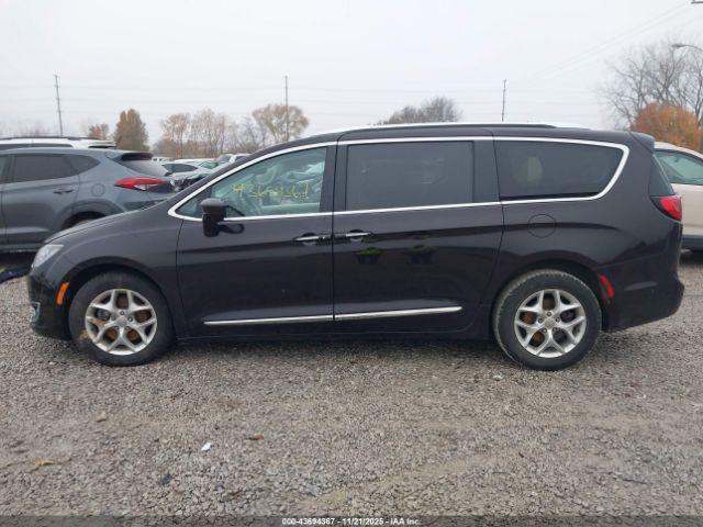 Chrysler Pacifica Touring-l Plus Image 16