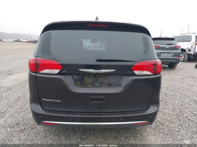 Chrysler Pacifica Touring-l Plus Image 13