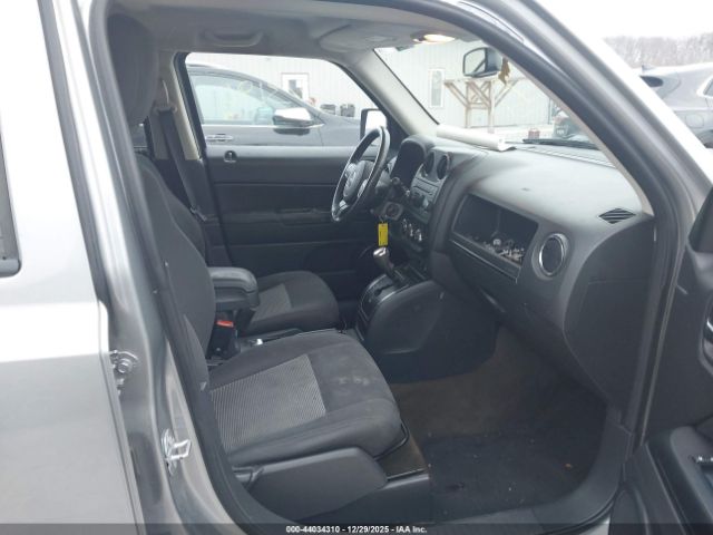 Jeep Patriot Latitude Image 6