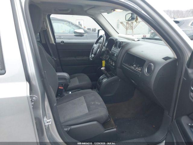 Jeep Patriot Latitude Image 6