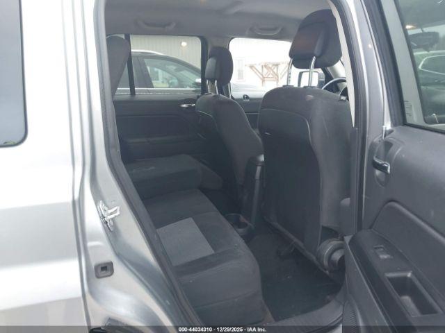 Jeep Patriot Latitude Image 2