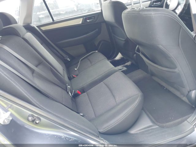 Subaru Outback 2.5i Premium Image 12
