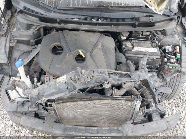 Hyundai ELANTRA Image 16