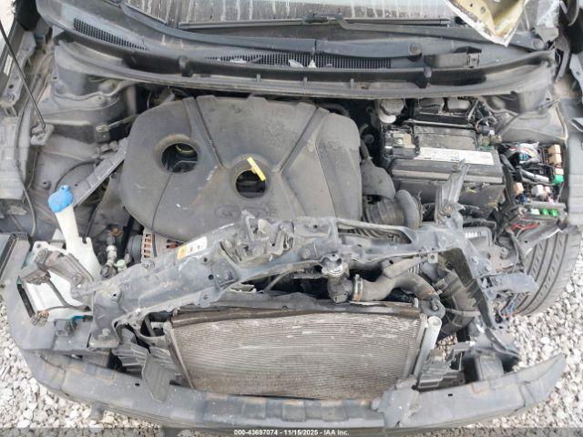 Hyundai ELANTRA Image 16