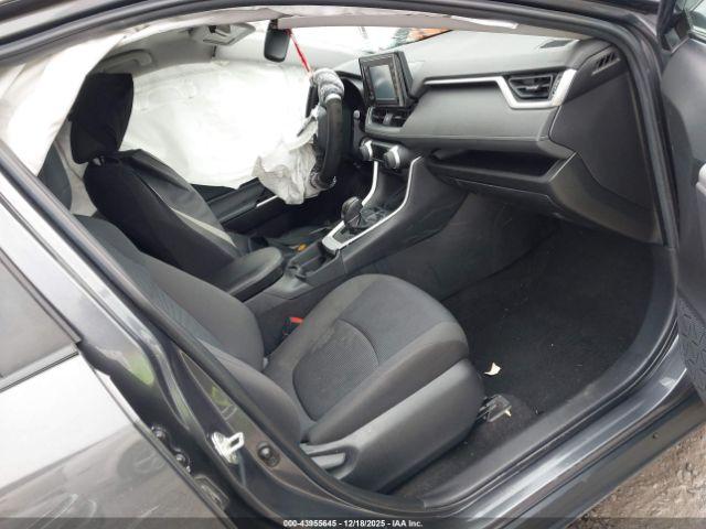 Toyota RAV4 Le Image 14