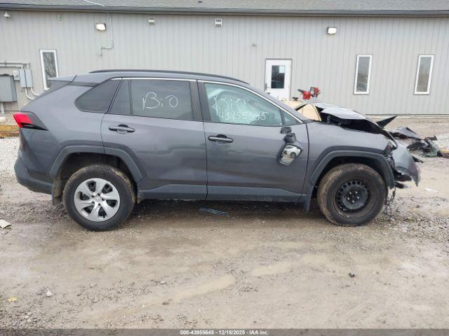 Toyota RAV4 Le Image 8