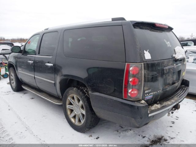 GMC Yukon Denali Image 3