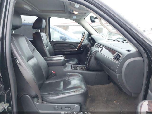 GMC Yukon Denali Image 5