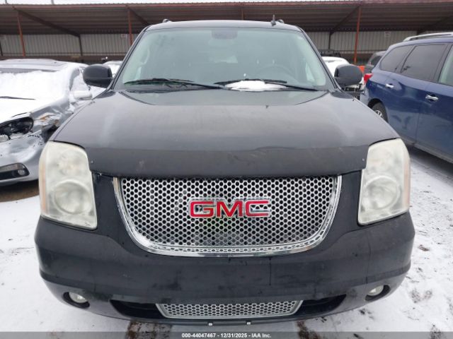 GMC Yukon Denali Image 15
