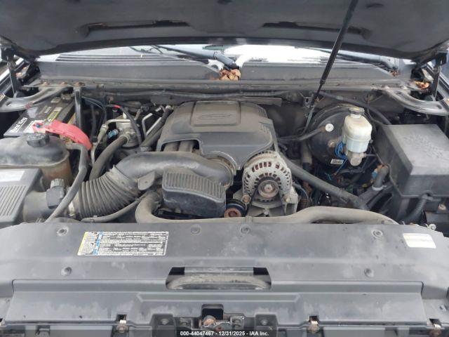 GMC Yukon Denali Image 6