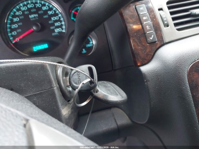 GMC Yukon Denali Image 11