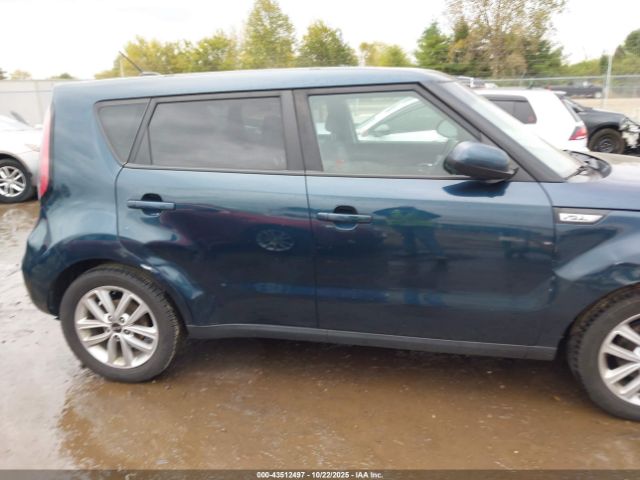 Kia Soul + Image 9