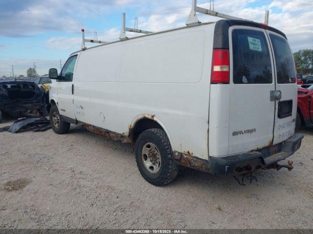 GMC Savana Standard Image 3