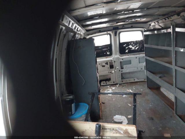 GMC Savana Standard Image 6